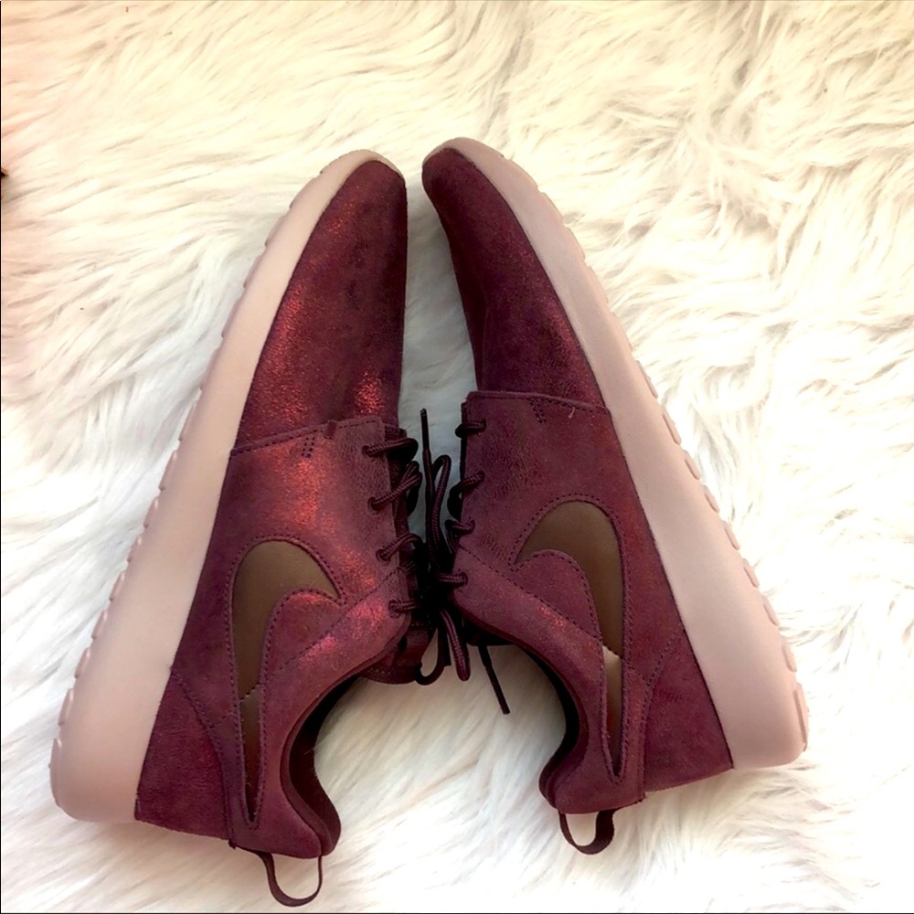 Nike Roshe Metallic Burgundy Size 9